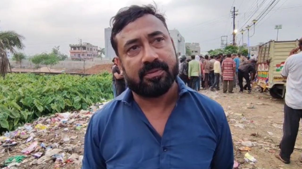 Kharagpur: ভনভন করছে মাছি, ডাস্টবিনে চোখ যেতেই সাংঘাতিক দৃশ্য... Kharagpur: ভনভন করছে মাছি, ডাস্টবিনে চোখ যেতেই সাংঘাতিক দৃশ্য...