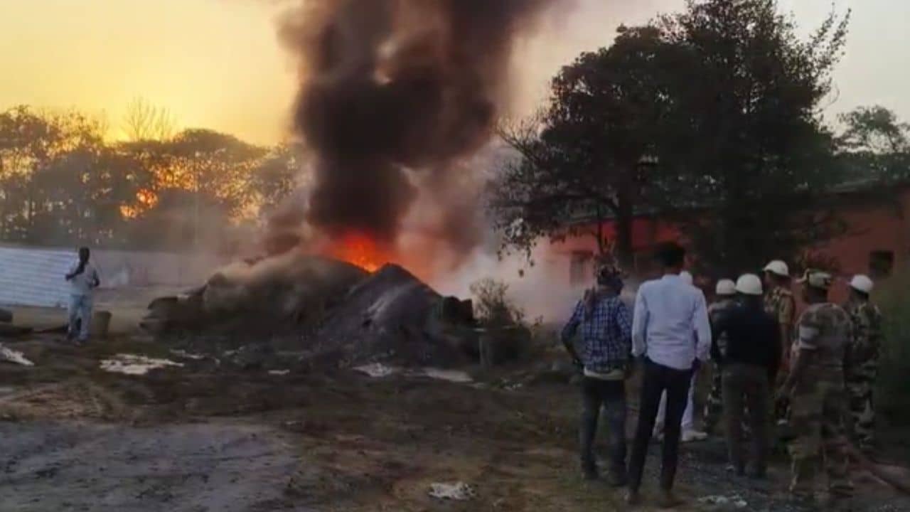 Asansol: বার্নপুর স্টিল প্লান্টের দিক থেকে ভয়াবহ বিস্ফোরণের শব্দ, কী ঘটল হঠাৎ?