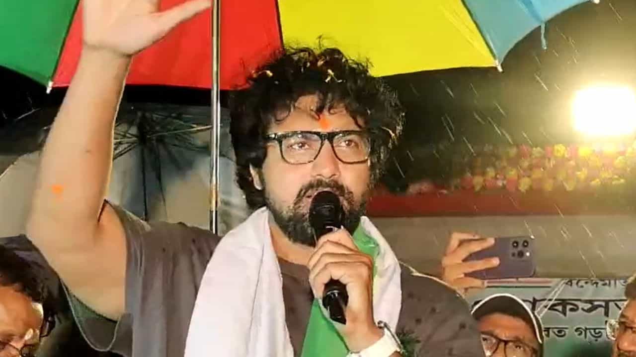 Dev: 'এটা গুন্ডা বাছাইয়ের নির্বাচন নয়', হিরণকে বিঁধলেন দেব Dev: 'এটা গুন্ডা বাছাইয়ের নির্বাচন নয়', হিরণকে বিঁধলেন দেব