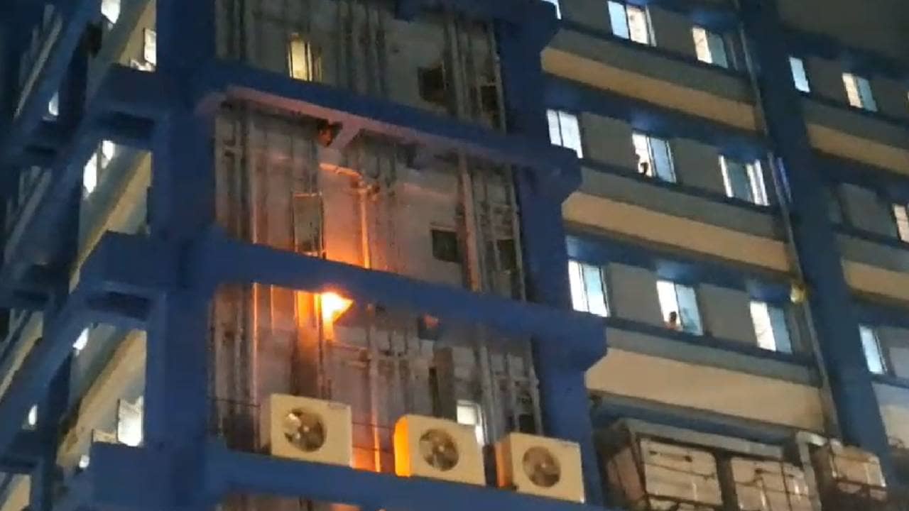 Fire: ভরসন্ধ্যায় হাসপাতালে আগুন, ভয়ে চিৎকার করে চলেছেন রোগীর আত্মীয়রা...