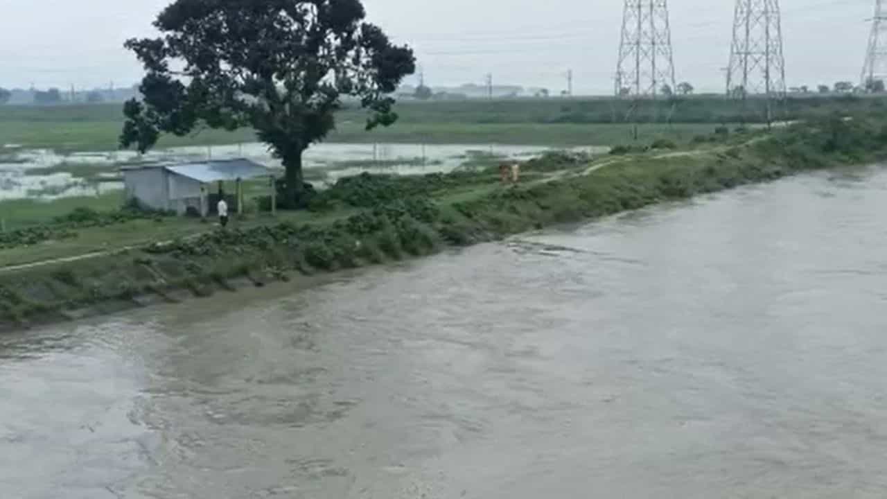 Flood Control Room: বর্ষা ঢুকতেই সতর্ক সেচ দফতর, খোলা হচ্ছে সেন্ট্রাল ফ্লাড কন্ট্রোল রুম Flood Control Room: বর্ষা ঢুকতেই সতর্ক সেচ দফতর, খোলা হচ্ছে সেন্ট্রাল ফ্লাড কন্ট্রোল রুম