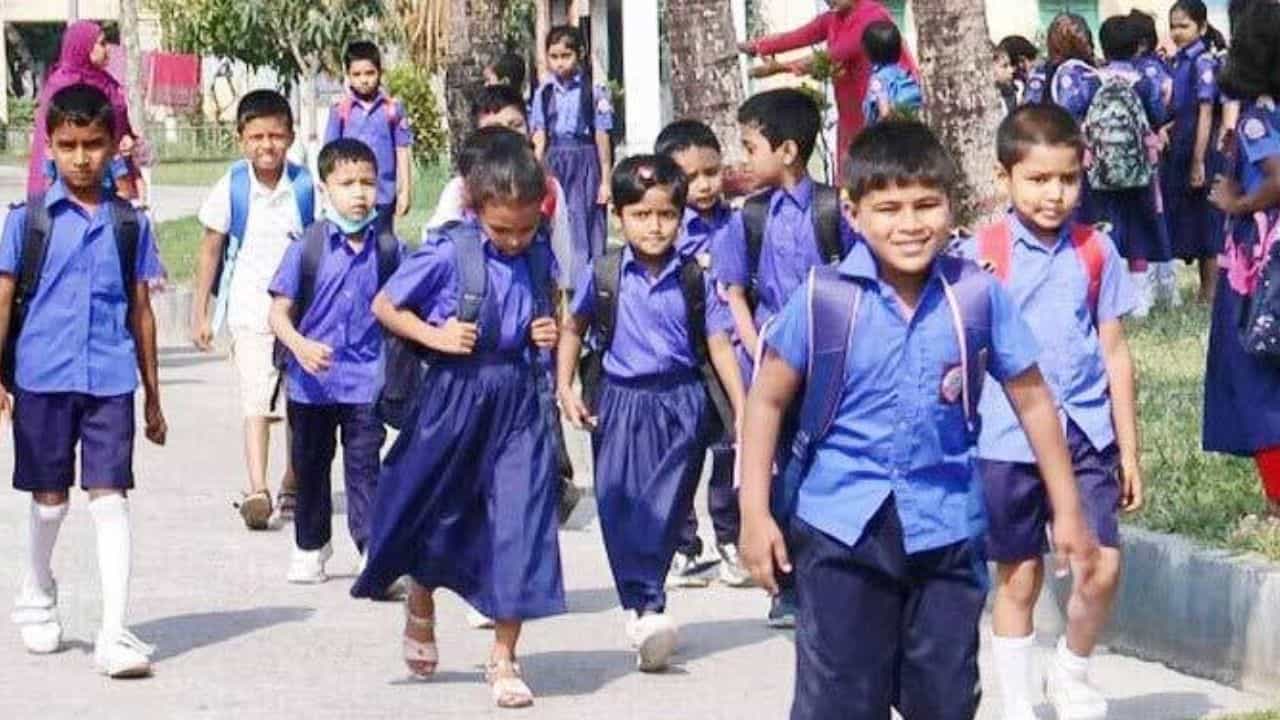 School Summer Vacation: গরমের ছুটি শেষ হওয়ার ৪৮ ঘণ্টার মধ্যেই ফের বড় সিদ্ধান্ত রাজ্যের School Summer Vacation: গরমের ছুটি শেষ হওয়ার ৪৮ ঘণ্টার মধ্যেই ফের বড় সিদ্ধান্ত রাজ্যের