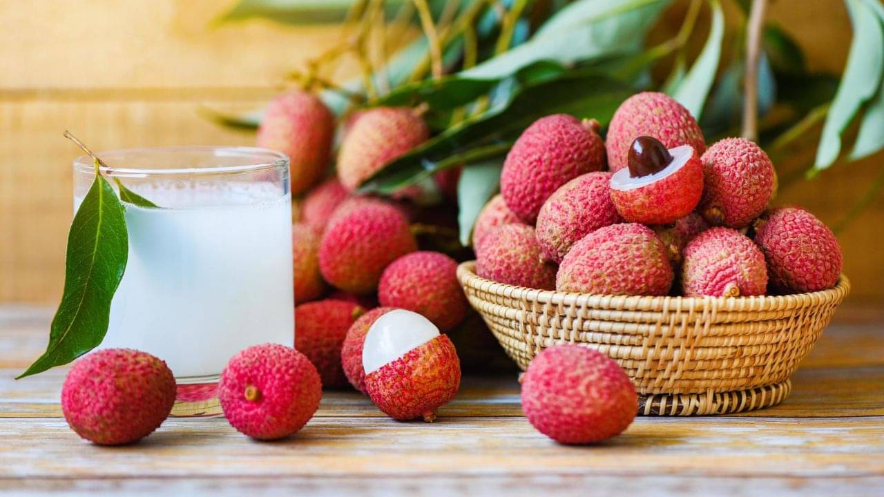 Lychee For Weight Loss: প্রতিদিনের ডায়েটে লিচু থাকলে মোটা নয়, হু হু করে কমবে পেটের জেদি চর্বি