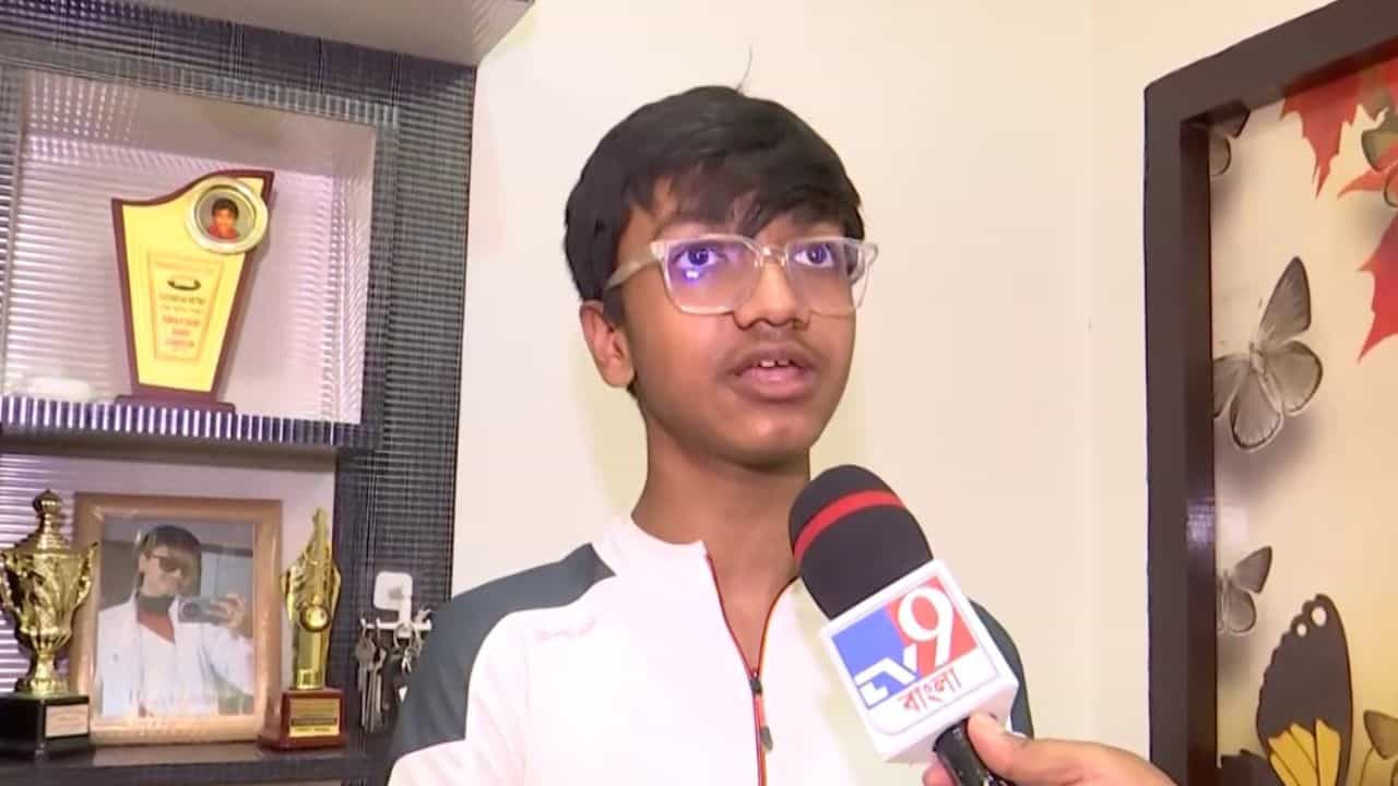 WB Board 10th Result 2024 Topper: অসৎ উপায়ে যাঁরা শিক্ষকতার চাকরি, সেই 'অযোগ্যদের' উদ্দেশে মাধ্যমিকের প্রথম চন্দ্রচূড়ের বার্তা মন ছুঁয়ে যাবে আপনারাও... WB Board 10th Result 2024 Topper: অসৎ উপায়ে যাঁরা শিক্ষকতার চাকরি, সেই 'অযোগ্যদের' উদ্দেশে মাধ্যমিকের প্রথম চন্দ্রচূড়ের বার্তা মন ছুঁয়ে যাবে আপনারাও...