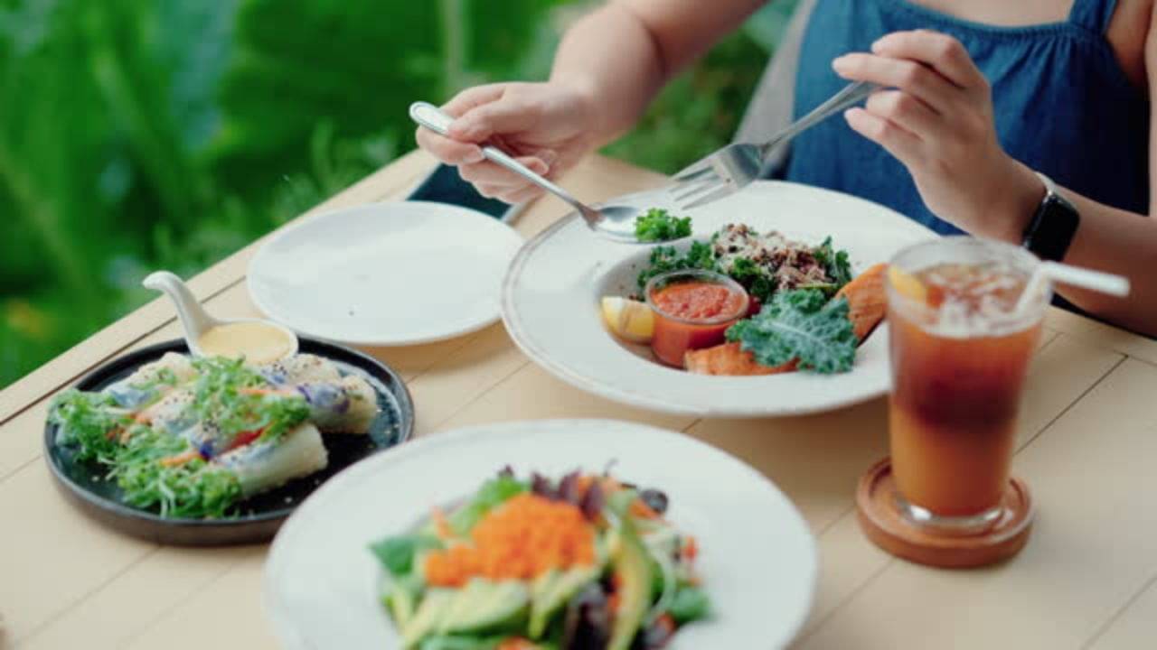 Depression: মন খারাপ? খাবার পাতে এগুলো রাখলে কমবে হতাশা