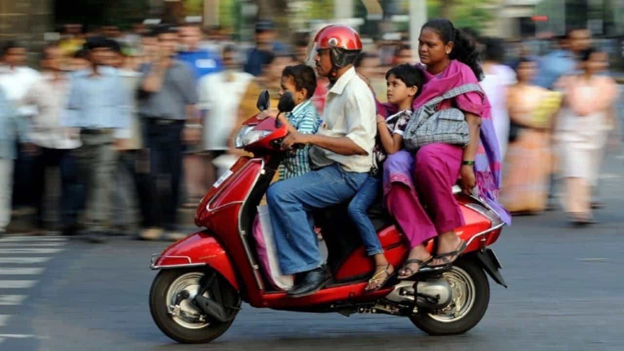 Middle Class in India: এ যেন ঠিক প্রোমোশন! মাত্র তিন বছরেই বদলে যাবে মধ্যবিত্তের চেনা ছবিটা Middle Class in India: এ যেন ঠিক প্রোমোশন! মাত্র তিন বছরেই বদলে যাবে মধ্যবিত্তের চেনা ছবিটা