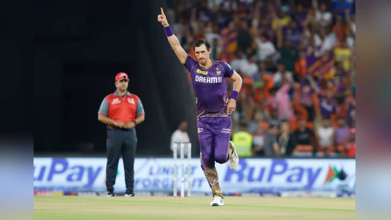 KKR vs SRH: ব্যর্থ ট্রাভি-ষেক জুটি, পাওয়ার প্লে-তেই SRH-কে দুর্বল করে দিলেন মিচেল স্টার্ক