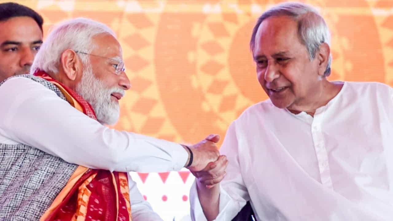 Modi attacks Naveen Patnaik: কেন্দ্রীয় প্রকল্পের নাম বদলেছেন নবীনও? ব্যতিক্রমী আক্রমণ মোদীর Modi attacks Naveen Patnaik: কেন্দ্রীয় প্রকল্পের নাম বদলেছেন নবীনও? ব্যতিক্রমী আক্রমণ মোদীর
