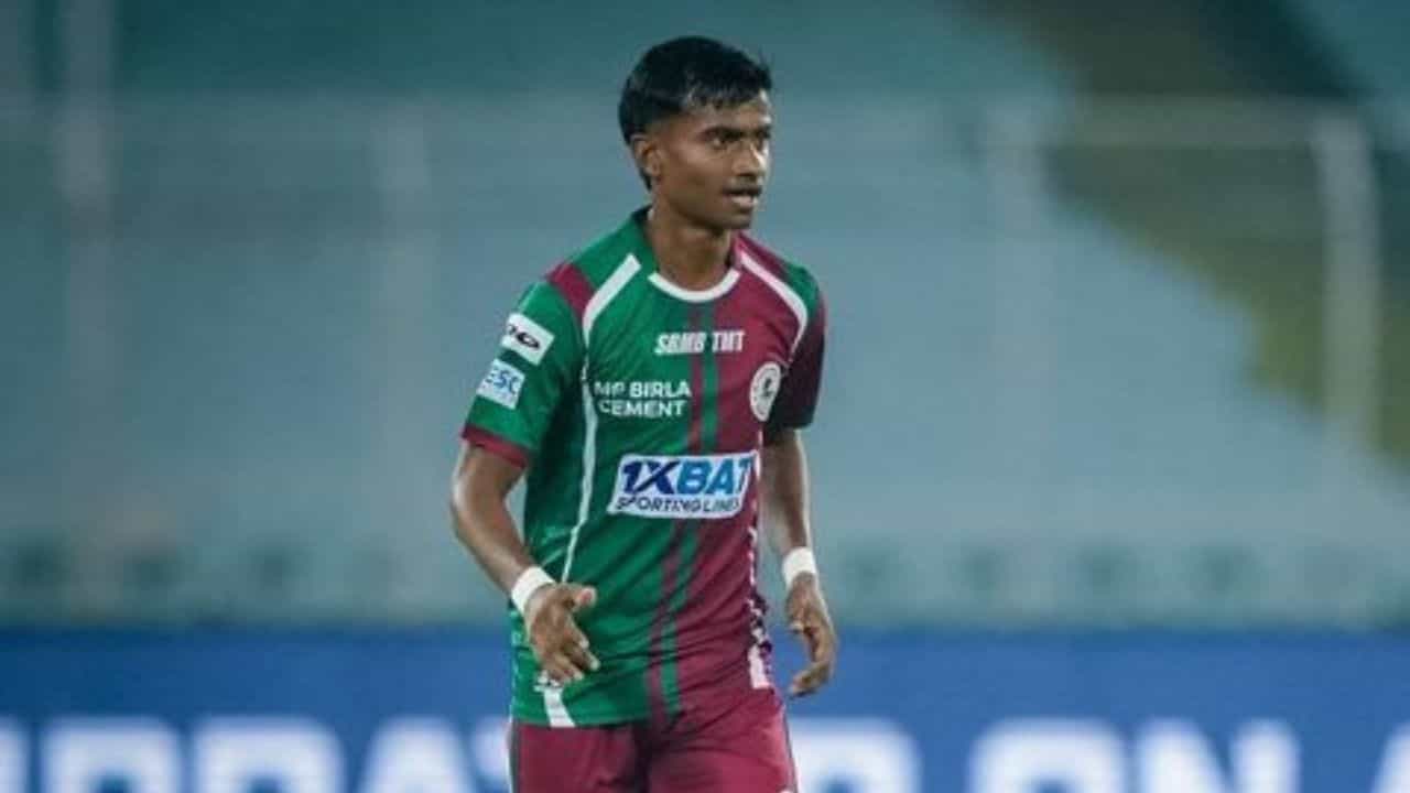 Mohun Bagan: দীর্ঘমেয়াদি চুক্তিতে মোহনবাগানে দীপেন্দু বিশ্বাস Mohun Bagan: দীর্ঘমেয়াদি চুক্তিতে মোহনবাগানে দীপেন্দু বিশ্বাস