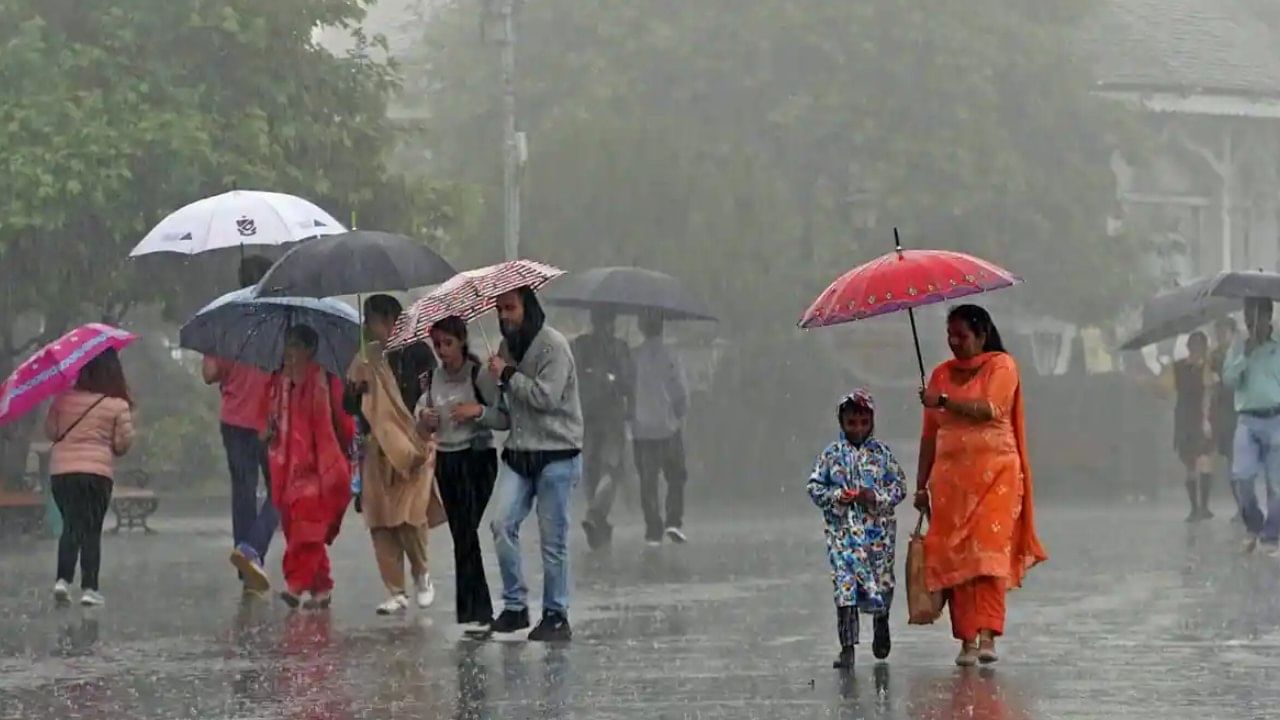 Monsoon Coming: ‘অন টাইমের’ একদিন আগেই কেরলে ঢুকছে বর্ষা, বাংলায় কবে পড়বে পা? Monsoon Coming: ‘অন টাইমের’ একদিন আগেই কেরলে ঢুকছে বর্ষা, বাংলায় কবে পড়বে পা?