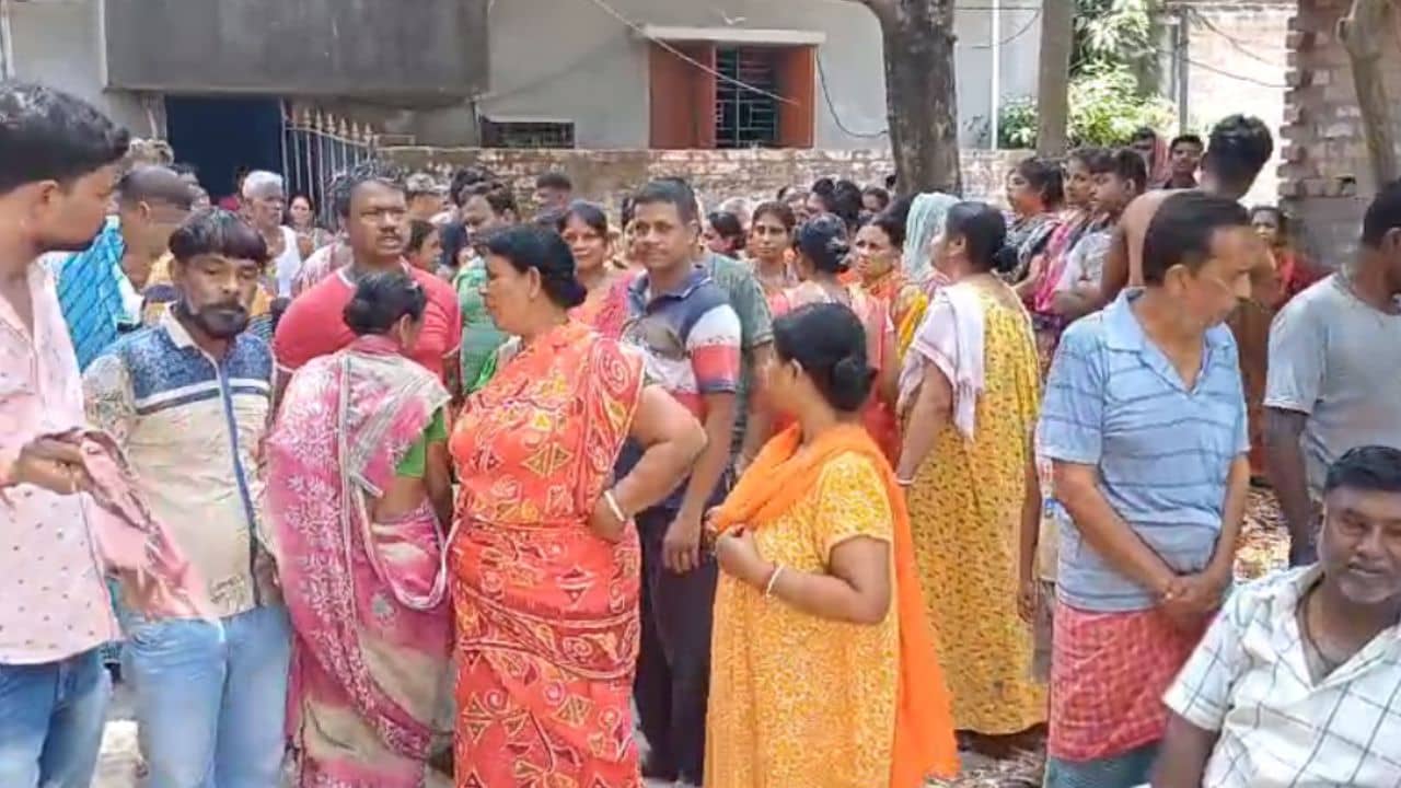 Newtown: নিউটাউনের ভিতরেই চলছে দীর্ঘদিন অত্যাচার, সব ফাঁস হল আজই