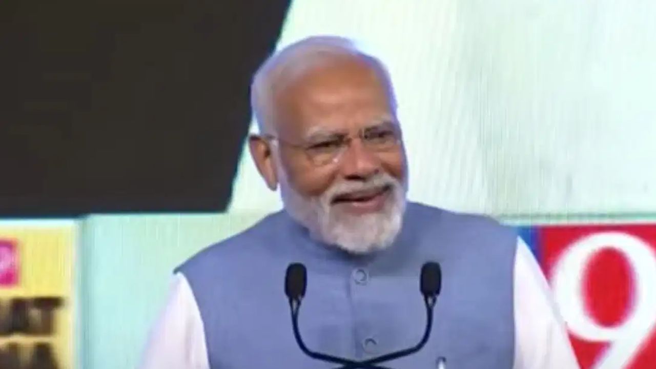 PM Modi’s Fitness Tips: প্রধানমন্ত্রী মোদীর মতো ফিট ও উদ্যমী হতে চান? দিন শুরু করুন এভাবে