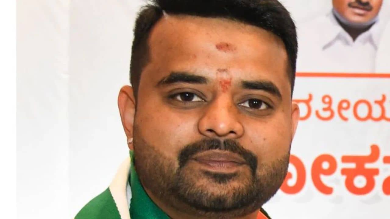 যৌন কেলেঙ্কারি বিতর্ক: সাংসদের খোঁজে ব্লু কর্নার নোটিস জারি করল INTERPOL, কী এই নোটিস