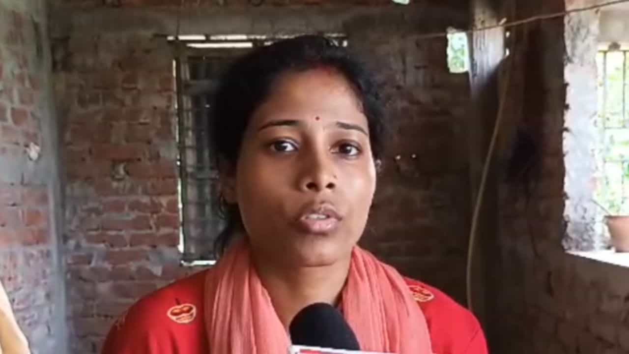 Purba Medinipur: নির্বিঘ্নে ঘুমোতে গিয়েছিলেন, হঠাৎ ভোর রাতে বিভীষিকা! এমনটা হবে দুঃস্বপ্নেও কল্পনা করতে পারেনি মুস্তফাপুরের বেরা পরিবার Purba Medinipur: নির্বিঘ্নে ঘুমোতে গিয়েছিলেন, হঠাৎ ভোর রাতে বিভীষিকা! এমনটা হবে দুঃস্বপ্নেও কল্পনা করতে পারেনি মুস্তফাপুরের বেরা পরিবার