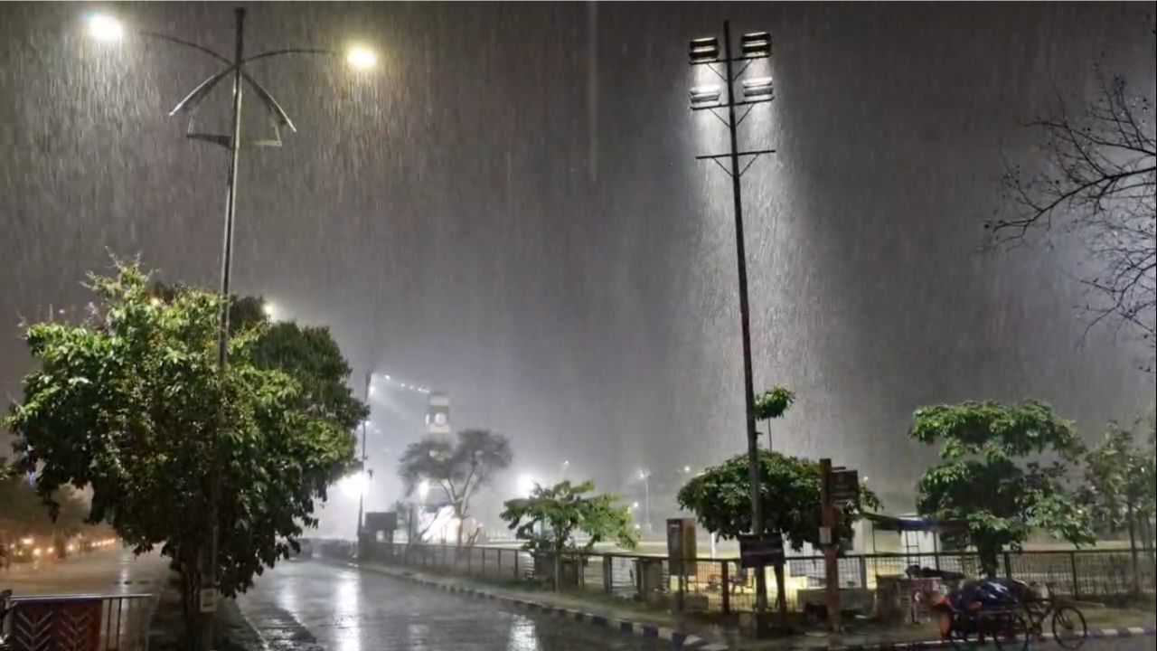 Rain in Kolkata: এল বৃষ্টি ঝেঁপে! অক্ষরে অক্ষরে মিলল পূর্বাভাস, কলকাতা-সহ জেলায় জেলায় ফিরল স্বস্তি