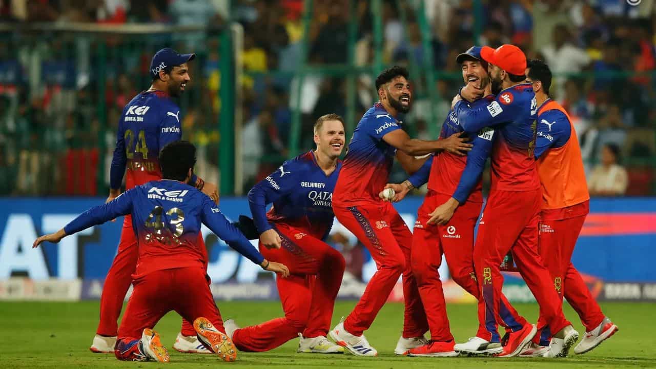 RCB vs CSK IPL Match Result: টানা আধডজন ম্যাচ জিতে প্লে-অফে আরসিবি, চ্যাম্পিয়নদের বিদায় RCB vs CSK IPL Match Result: টানা আধডজন ম্যাচ জিতে প্লে-অফে আরসিবি, চ্যাম্পিয়নদের বিদায়