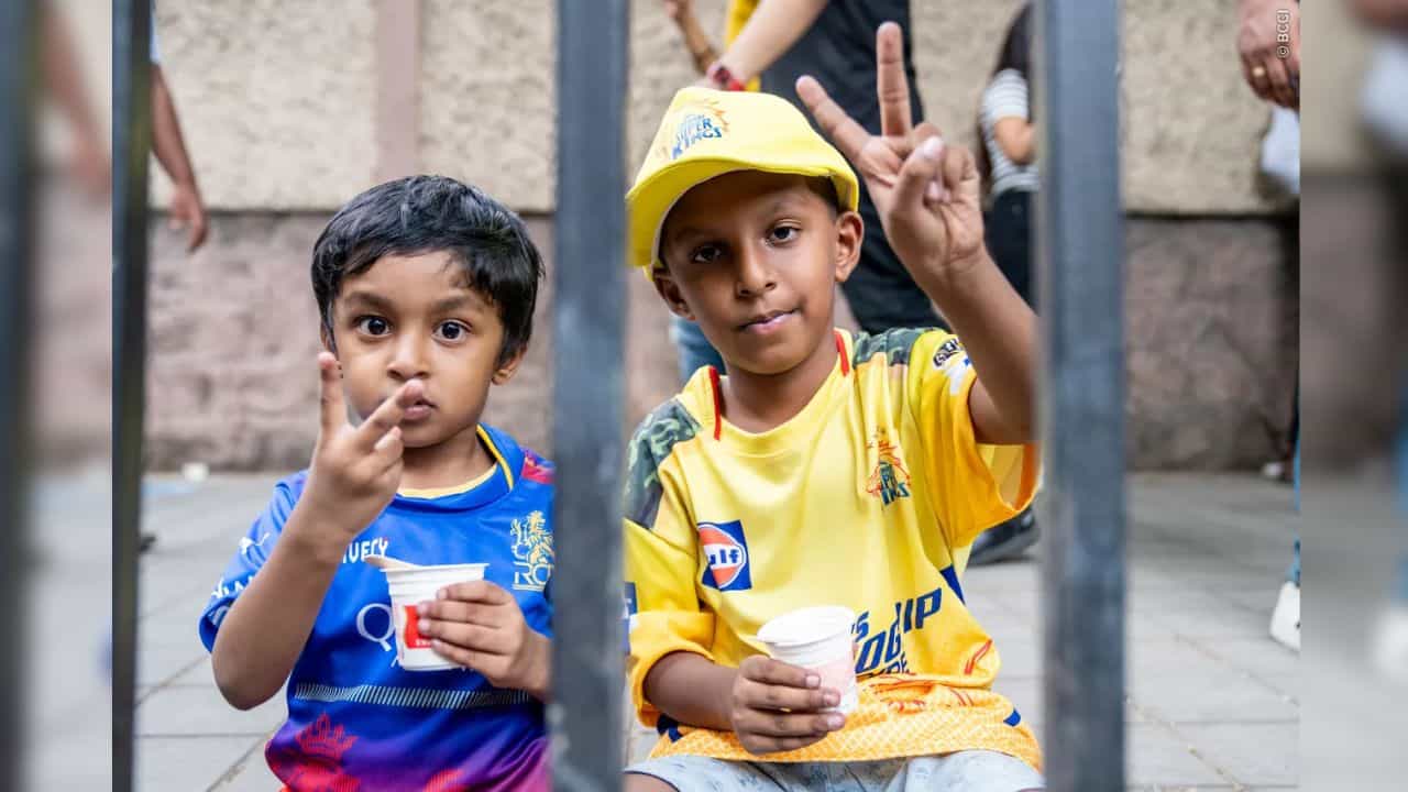 RCB vs CSK Playing XI, IPL 2024: টস জিতে রান তাড়ার সিদ্ধান্ত CSK-র, পাওয়ার প্লে পরীক্ষা আরসিবির RCB vs CSK Playing XI, IPL 2024: টস জিতে রান তাড়ার সিদ্ধান্ত CSK-র, পাওয়ার প্লে পরীক্ষা আরসিবির