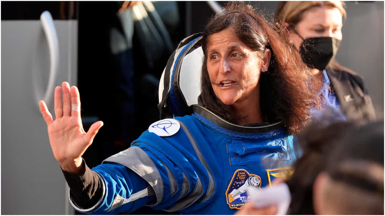 Sunita Williams: মহাকাশে ফেঁসে গেলেন সুনিতা, আদৌ ফিরতে পারবেন তো? Sunita Williams: মহাকাশে ফেঁসে গেলেন সুনিতা, আদৌ ফিরতে পারবেন তো?