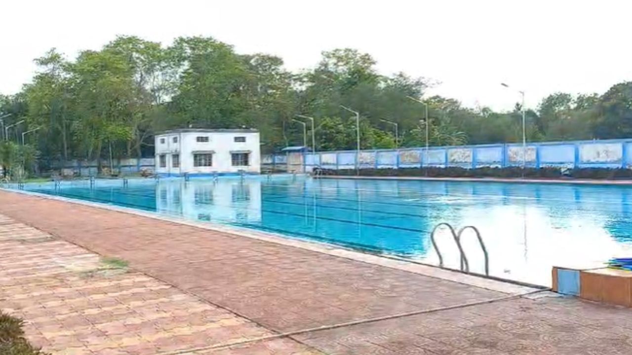Salt Lake Swimmer Death: সাঁতার শিখতে নেমেছিল জলে, আর উঠল না ১৫ বছরের এলিনা, মর্মান্তিক ঘটনা সল্টলেকে Salt Lake Swimmer Death: সাঁতার শিখতে নেমেছিল জলে, আর উঠল না ১৫ বছরের এলিনা, মর্মান্তিক ঘটনা সল্টলেকে