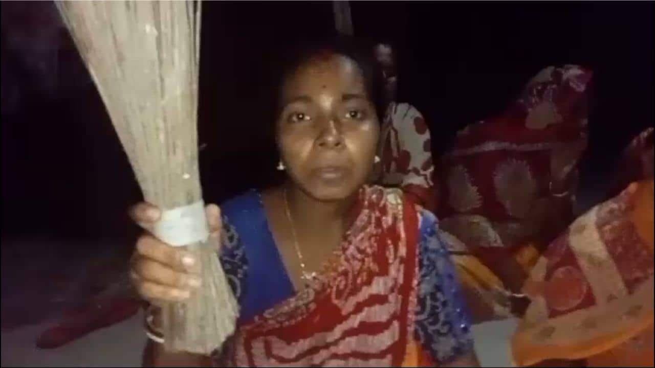Sandeshkhali: তৃণমূলকে আর পুলিশকে নো এন্ট্রি! সন্দেশখালিতে আজও ঝাঁটা হাতে মহিলাদের রাত পাহারা