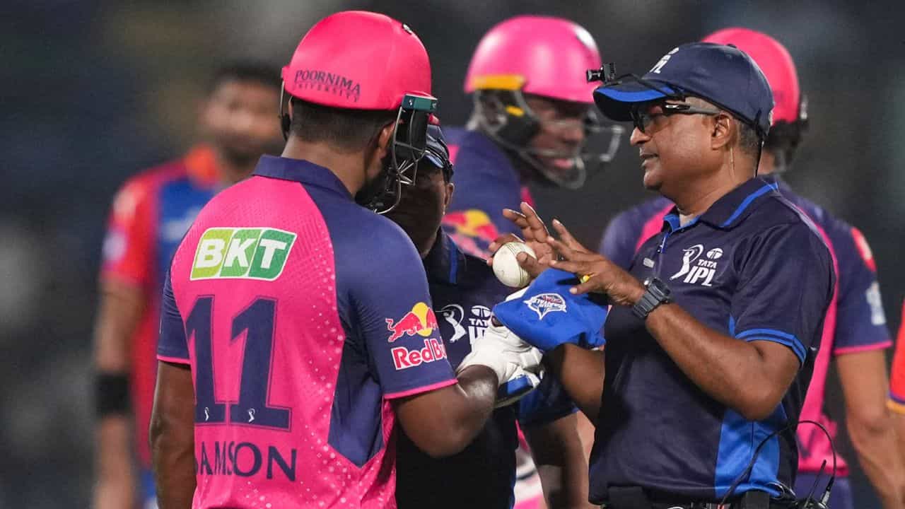 Sanju Samson: বিতর্কের জেরে বড় শাস্তি, তাও রেকর্ডের সিংহাসনে সঞ্জু স্যামসন Sanju Samson: বিতর্কের জেরে বড় শাস্তি, তাও রেকর্ডের সিংহাসনে সঞ্জু স্যামসন
