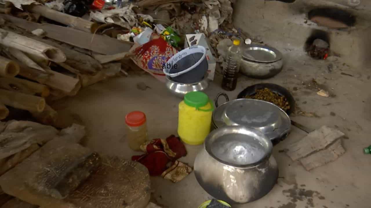 Sheikh Shajahan: কড়াইয়ে শাক ভাজা, তখনও জ্বলছে উনুন, শাহজাহান তো জেলে, পরিবারের এ কী হাল! কী দেখল CBI? Sheikh Shajahan: কড়াইয়ে শাক ভাজা, তখনও জ্বলছে উনুন, শাহজাহান তো জেলে, পরিবারের এ কী হাল! কী দেখল CBI?