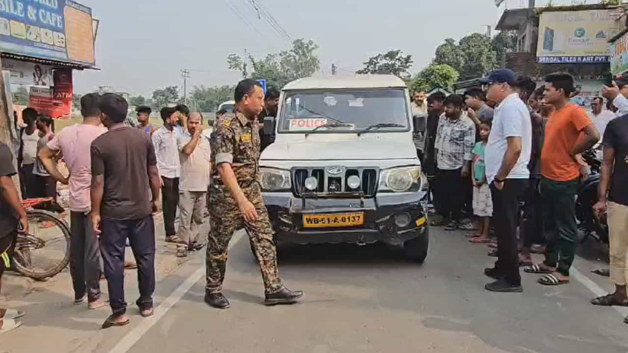 Siliguri: একেবারে ‘ন্যাশনাল থ্রেট’! ‘ভদ্রলোকের’ জেরক্সের দোকানের আড়ালে বিশাল চক্র, চুপিচুপি কলকাঠি নাড়ছে পাকিস্তান? Siliguri: একেবারে ‘ন্যাশনাল থ্রেট’! ‘ভদ্রলোকের’ জেরক্সের দোকানের আড়ালে বিশাল চক্র, চুপিচুপি কলকাঠি নাড়ছে পাকিস্তান?