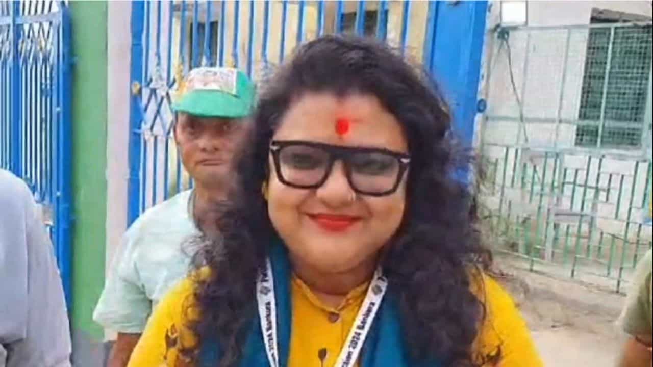 BJP vs TMC: 'সন্দেশখালির মতো করে দেব', মহিলাদের অভিযোগ এই ভাষাতেই হুমকি! শুনে সুজাতার দাবি সব 'হাস্যকর' BJP vs TMC: 'সন্দেশখালির মতো করে দেব', মহিলাদের অভিযোগ এই ভাষাতেই হুমকি! শুনে সুজাতার দাবি সব 'হাস্যকর'
