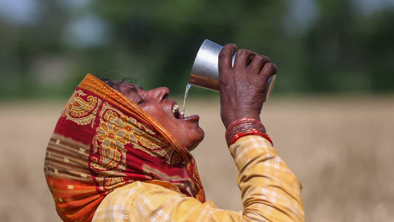 IMD heatwave alert: পরিত্রাণ নেই, ফের ৮ রাজ্যে তাপপ্রবাহের সতর্কতা, বাংলার কী হবে? IMD heatwave alert: পরিত্রাণ নেই, ফের ৮ রাজ্যে তাপপ্রবাহের সতর্কতা, বাংলার কী হবে?