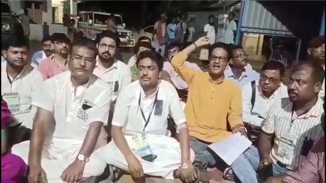 Teachers Agitation: অভিজিৎ গাঙ্গুলি, শুভেন্দুদের বিরুদ্ধে থানায় নালিশ অনশনরত শিক্ষকদের