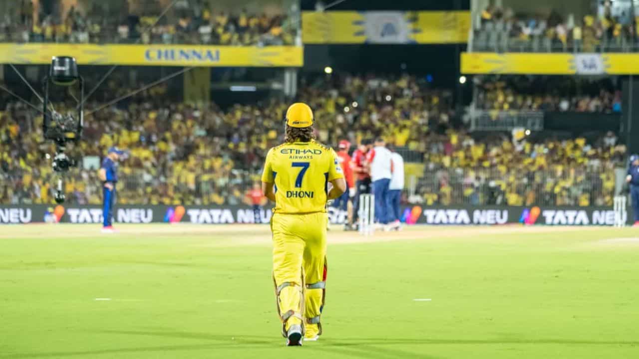 MS Dhoni: ধোনি কেন নয়ে? কারণ প্রকাশ্যে... ঢোঁক গিলছেন পাঠান, ভাজ্জি! MS Dhoni: ধোনি কেন নয়ে? কারণ প্রকাশ্যে... ঢোঁক গিলছেন পাঠান, ভাজ্জি!