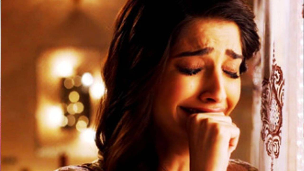 আচমকাই স্তনে হাত দিয়ে..., যৌন হেনস্থার শিকার সোনাম কাপুর