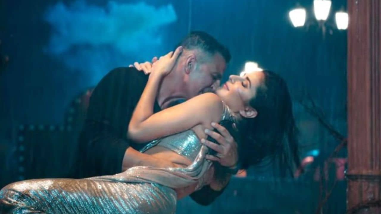 আচমকাই ক্যাটের হাতে সপাটে চড়, কী এমন ভুল করেন অক্ষয়?