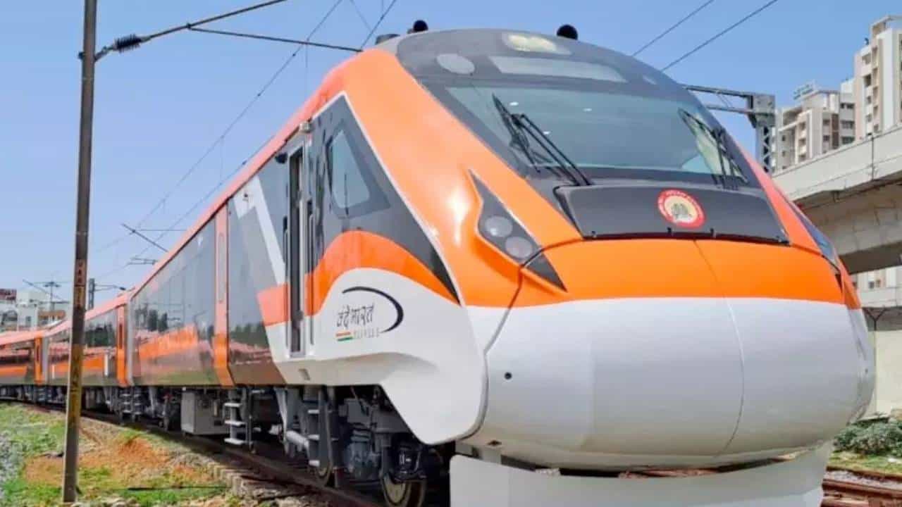 Vande Bharat Train: চালানো হবে ২৫০টি বন্দে ভারত, পুরো পরিকল্পনার কথা জানালেন রেলমন্ত্রী Vande Bharat Train: চালানো হবে ২৫০টি বন্দে ভারত, পুরো পরিকল্পনার কথা জানালেন রেলমন্ত্রী