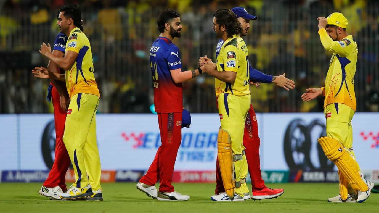 Virat Kohli: হয়তো শেষ বার... ধোনিকে নিয়ে যা বললেন বিরাট, তা নিয়ে চর্চা তুঙ্গে Virat Kohli: হয়তো শেষ বার... ধোনিকে নিয়ে যা বললেন বিরাট, তা নিয়ে চর্চা তুঙ্গে