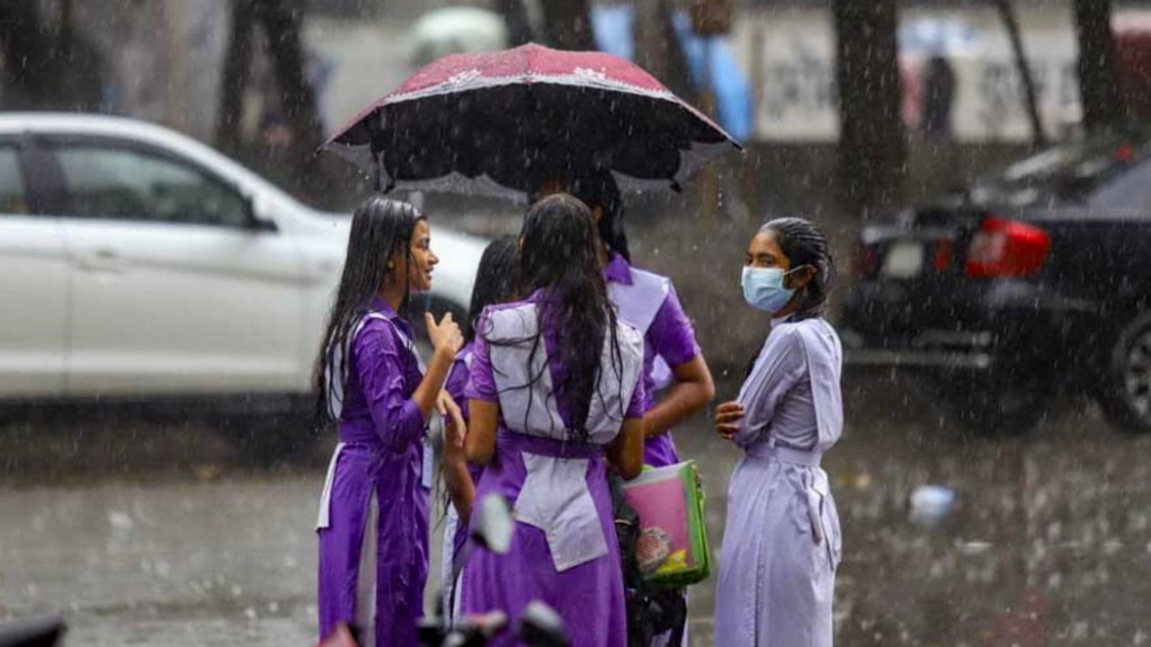 Rain Forecast: বাংলায় পা রাখছে বর্ষা, আগামী চার-পাঁচদিন এই জেলাগুলিতে ভারী  থেকে অতিভারী বৃষ্টির পূর্বাভাস - Bengali News | Monsoon is entering Bengal,  heavy to very heavy ...