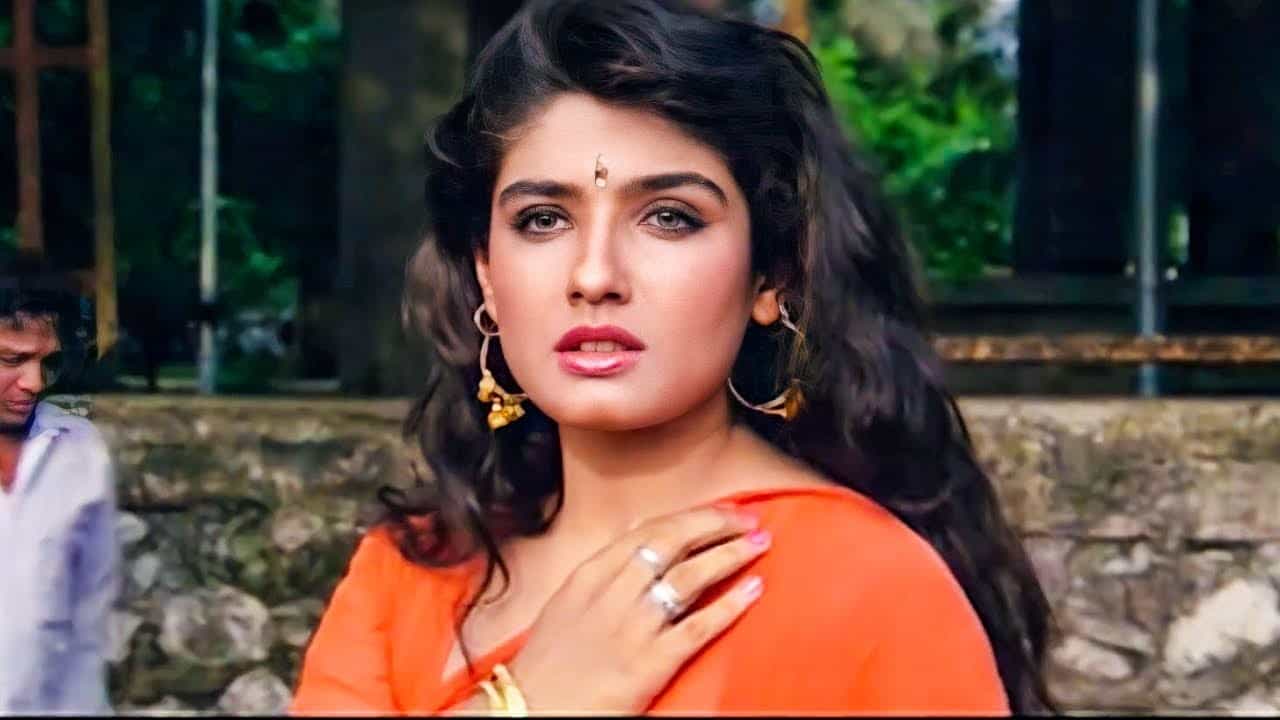রবিনা টন্ডনের সঙ্গে অক্ষয় কুমারের সম্পর্কের কথা কম বেশি সকলের জানা। বেশ কিছুদিন ধরে জমেছিল সেই রোম্যান্স। কিন্তু রবিনার জীবনে ঝড় তোলেন অন্য কেউ।