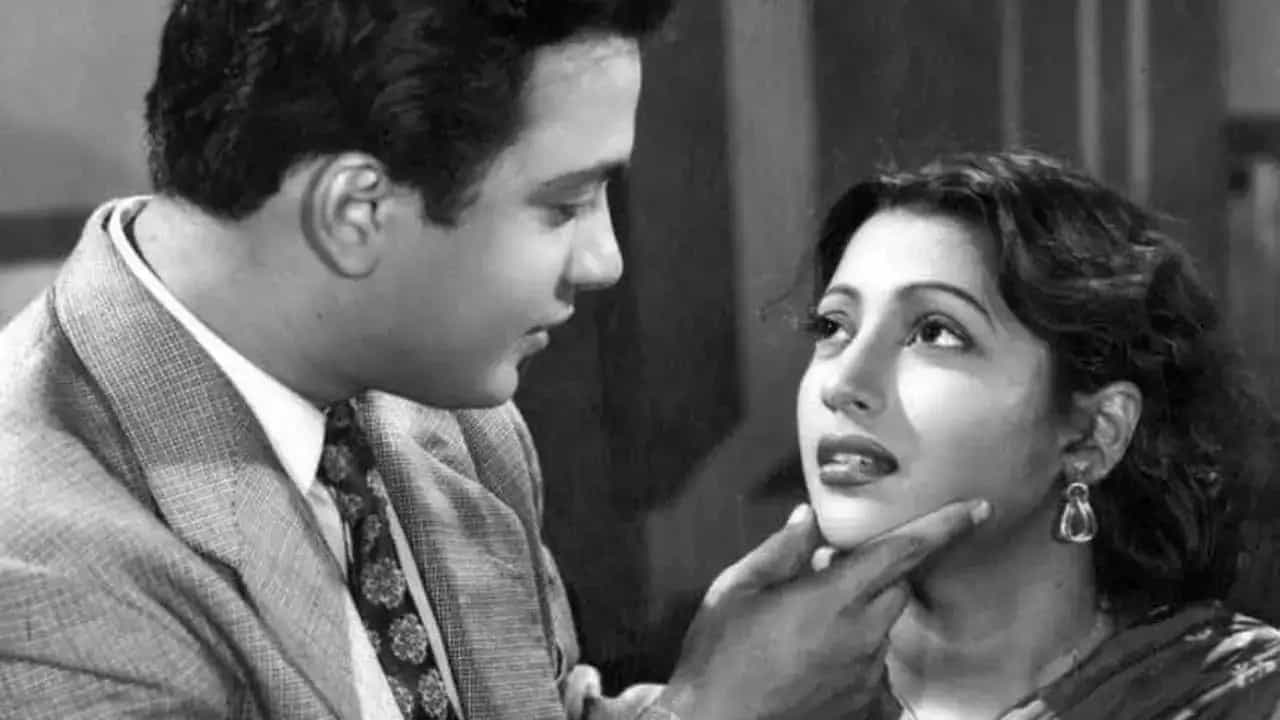 উত্তমের মৃত্যু নয়, তবে কোন সমস্যায় অভিনয় ছাড়লেন সুচিত্রা? জানালেন মুনমুন উত্তমের মৃত্যু নয়, তবে কোন সমস্যায় অভিনয় ছাড়লেন সুচিত্রা? জানালেন মুনমুন