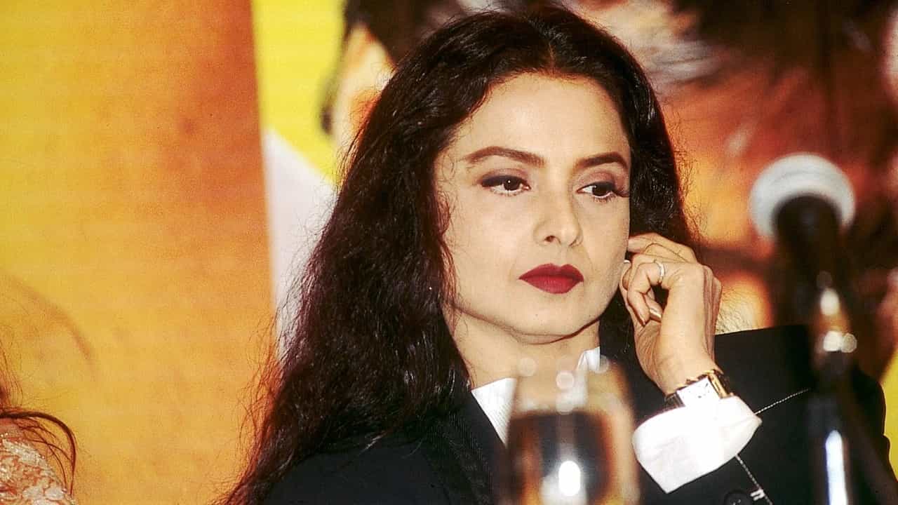 মদ্যপান, ড্রাগের নেশা তিলে-তিলে শেষ করছিল রেখাকে... মদ্যপান, ড্রাগের নেশা তিলে-তিলে শেষ করছিল রেখাকে...
