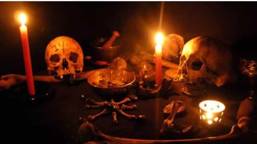 আপনার সঙ্গে কি এমনটা ঘটছে! কীভাবে বুঝবেন বাড়িতে কেউ কালাজাদু করেছে?