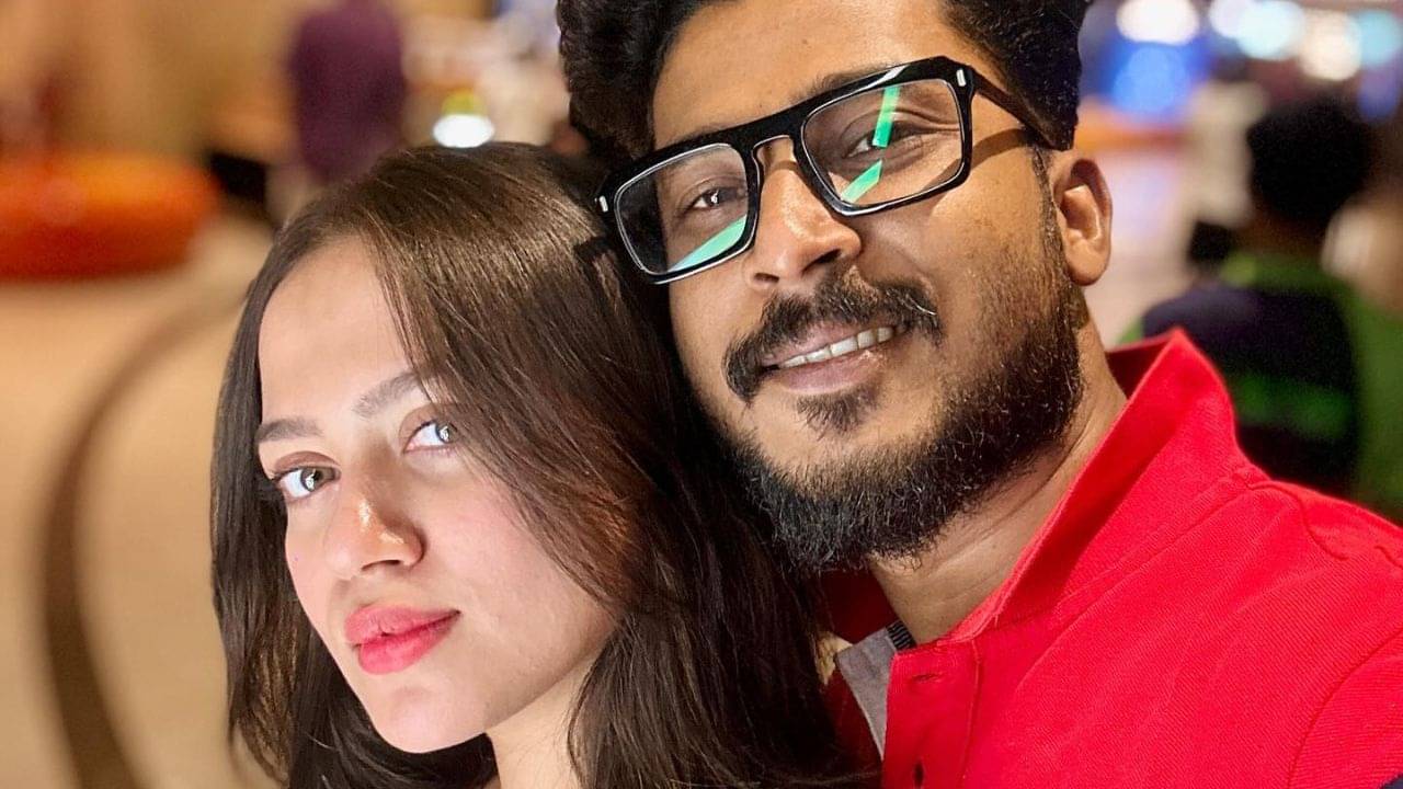 অহনার প্রথম বাড়ি! প্রেমিকের সঙ্গে হাতে হাত রেখে নতুন আস্তানায় সিরিয়ালের খলনায়িকা