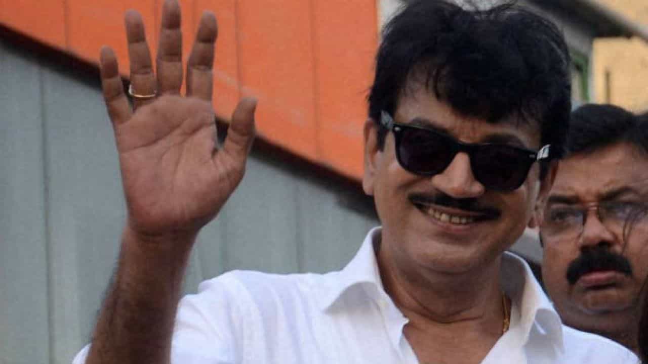 মাধ্যমিক না দিয়েও কীভাবে যাদবপুর বিশ্ববিদ্যালয়ে ইঞ্জিনিয়ারিং পড়েন চিরঞ্জিত? মাধ্যমিক না দিয়েও কীভাবে যাদবপুর বিশ্ববিদ্যালয়ে ইঞ্জিনিয়ারিং পড়েন চিরঞ্জিত?