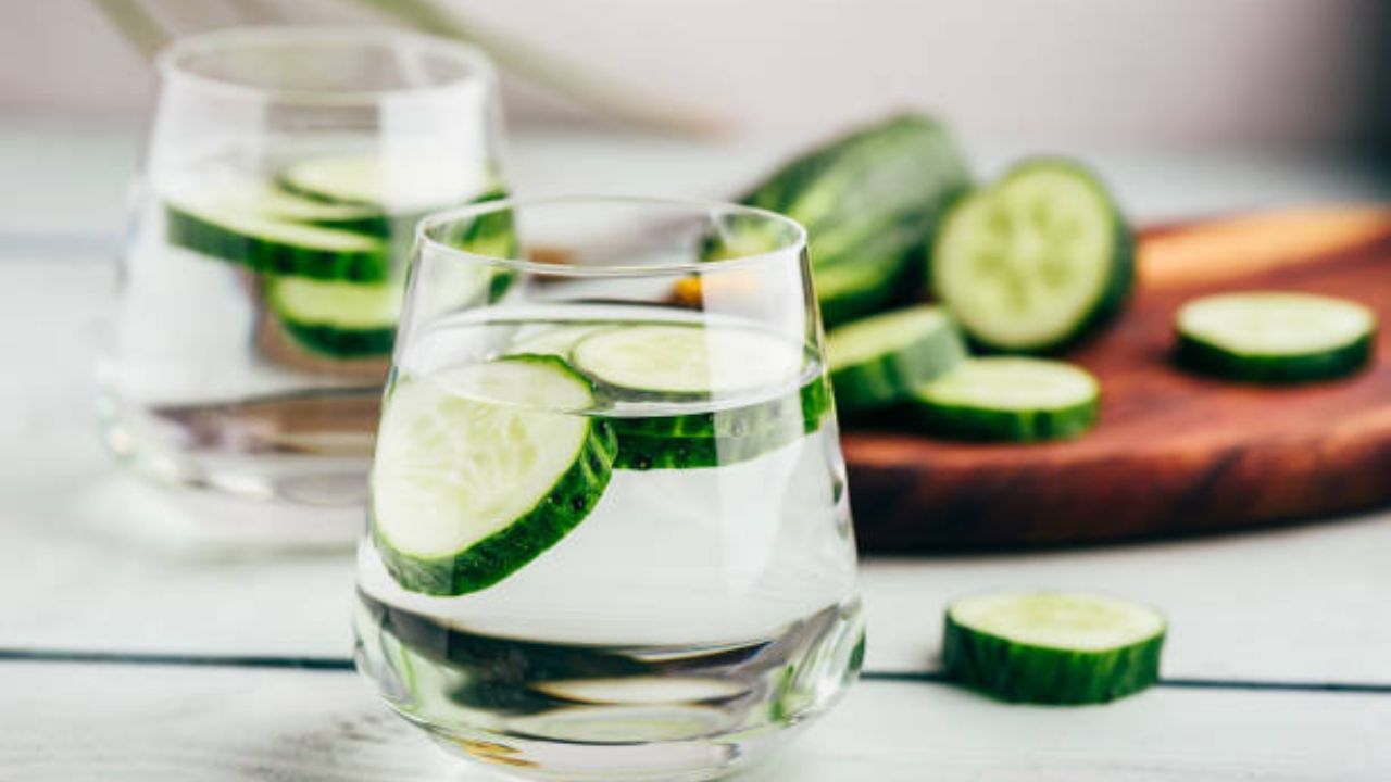 Cucumber Water: ওজন কমাতে চান? এই ফলের জল রোজ খেলেই গলবে তলপেটের মেদ Cucumber Water: ওজন কমাতে চান? এই ফলের জল রোজ খেলেই গলবে তলপেটের মেদ