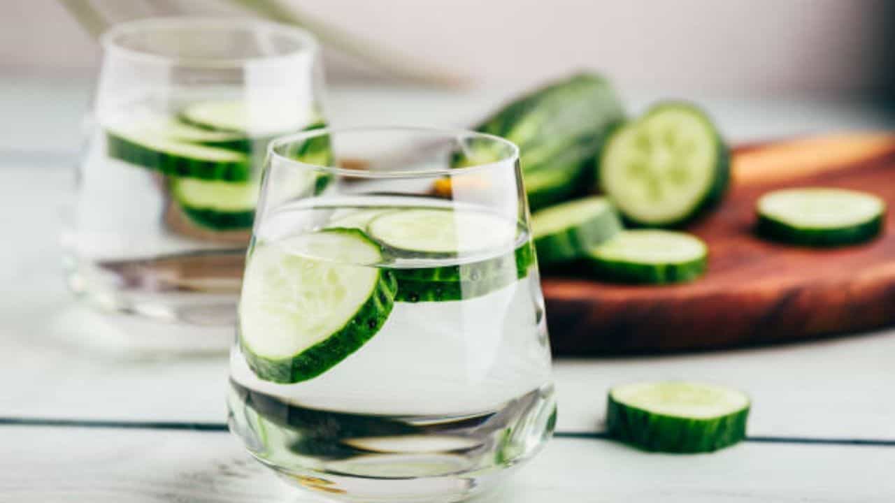 Cucumber Water: ওজন কমাতে চান? এই ফলের জল রোজ খেলেই গলবে তলপেটের মেদ Cucumber Water: ওজন কমাতে চান? এই ফলের জল রোজ খেলেই গলবে তলপেটের মেদ