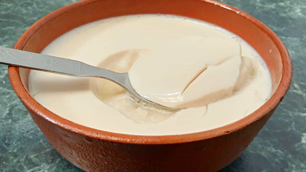 গরমের সময় যত মশলাদার খাবার কম খাওয়া যায় ততই ভালো। পরিবর্তে হাল্কা খাবার খাওয়া উচিত।