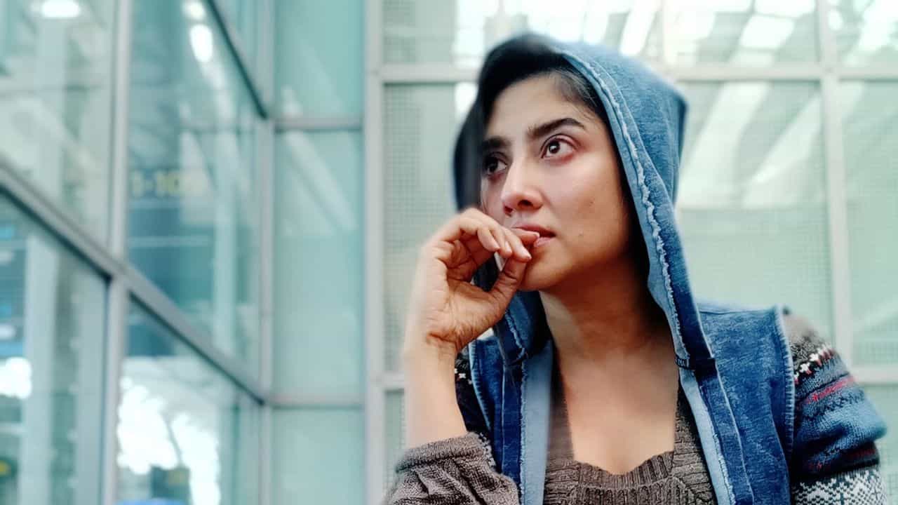 খুবই করুণ কাহিনি জানেন। এমনটা যেন কারও জীবনে না ঘটে। অভিনেতা এবং পরিচালক তথাগত মুখোপাধ্য়ায়কে বিয়ে করার অনেক-অনেক আগে আরও এক ব্যক্তিকে ভালবেসে বিয়ে করতে বসেছিলেন অভিনেত্রী দেবলীনা দত্ত। পুরোহিত তৈরি ছিলেন। বিয়েবাড়িও ছিল সরগরম। কিন্তু জানলে তাজ্জব হবেন, সেই ব্যক্তি বিয়েটাই করতে আসেননি অভিনেত্রীকে। আজব তাই না!