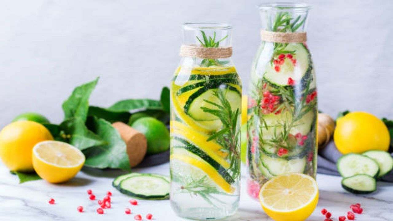 Detox Water: সারাদিনে কত লিটার ডিটক্স ওয়াটার খেলে ওজন কমবে? খাওয়ার আগে জেনে নিন এই তথ্য Detox Water: সারাদিনে কত লিটার ডিটক্স ওয়াটার খেলে ওজন কমবে? খাওয়ার আগে জেনে নিন এই তথ্য