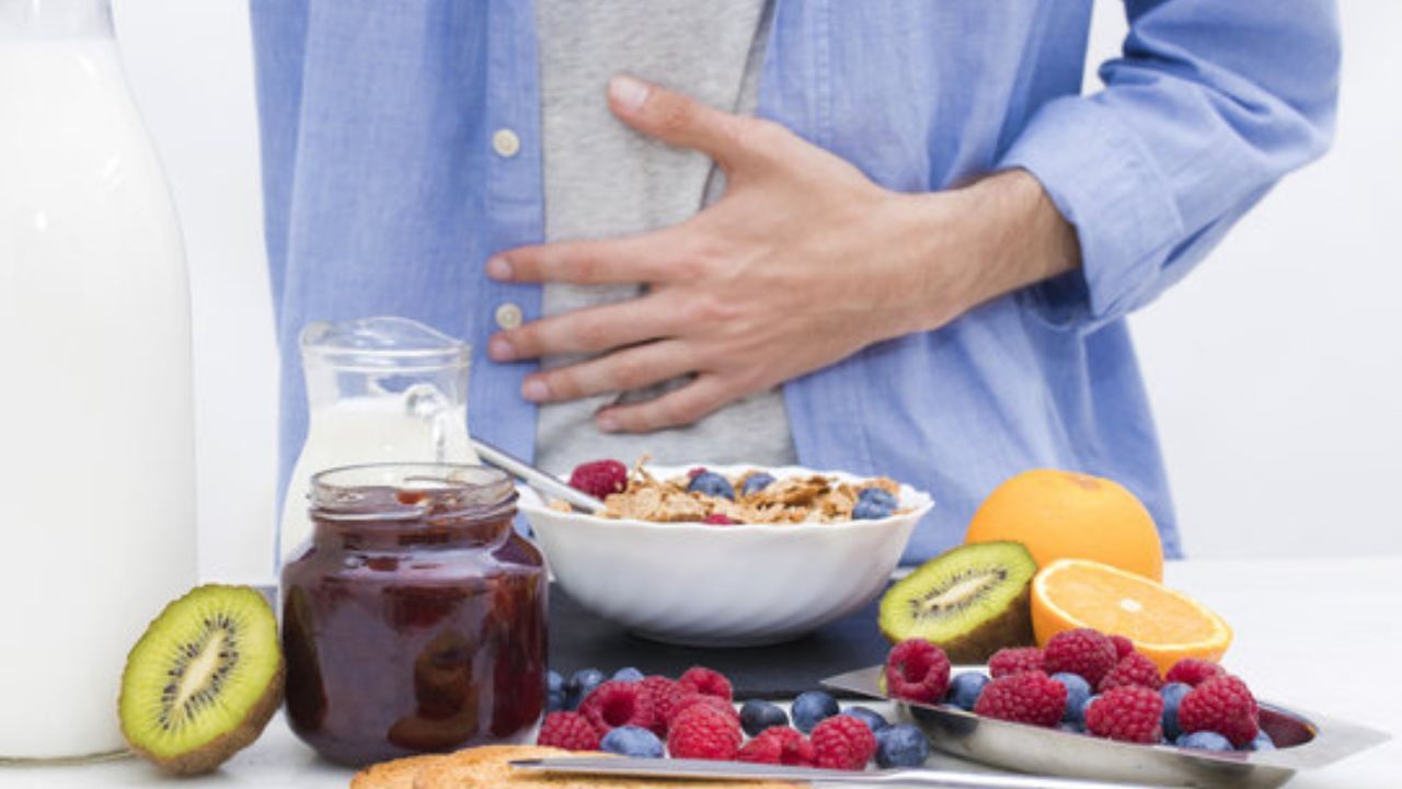 পেট ভাল তো মনও ভাল। তাই সুস্বাদু ও সুষ্ম খাবার খাওয়ার পর মেজাজটাও হয় ফুরফুরে। দুর্বল হজমশক্তির কারণে প্রায়ই কোষ্ঠকাঠিন্য, পেটফোলার মতো অস্বস্তি তৈরি হয়। সেই সঙ্গে মেজাজেরও পরিবর্তন ঘটে।