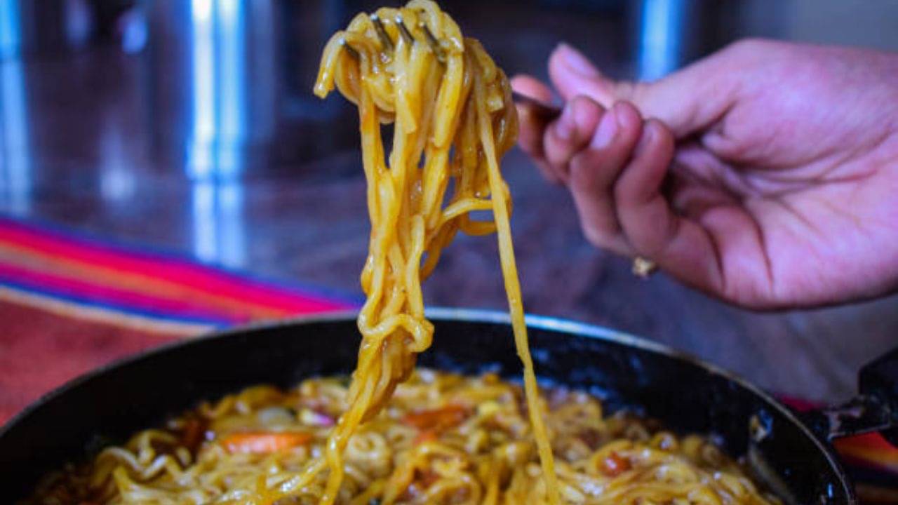 Fatty Liver: নুন-চিনি, ময়দাও ফ্যাটি লিভারের জন্য দায়ী, রোজের জীবন থেকে আর কোন খাবার বাদ দেবেন?