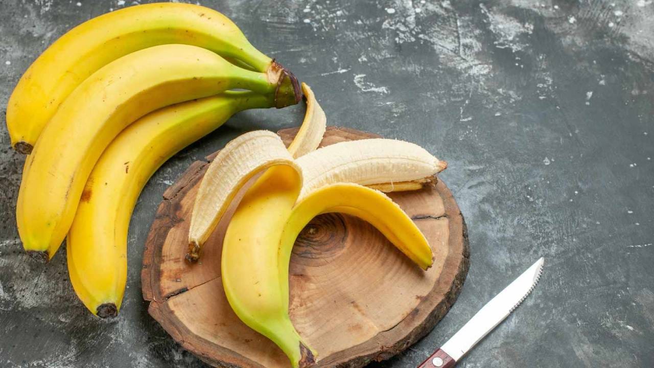 যৌন ক্ষমতা মজবুত করতে কলার তুলনা নেই। এতে থাকা ভিটামিন বি৬ ওভ্যুলেশন প্রক্রিয়ায় সাহায্য করে। সেই সঙ্গে এতে থাকে ভিটামিন ও খনিজ বীর্য এবং ডিম্বাণুর মান উন্নত করে। 
